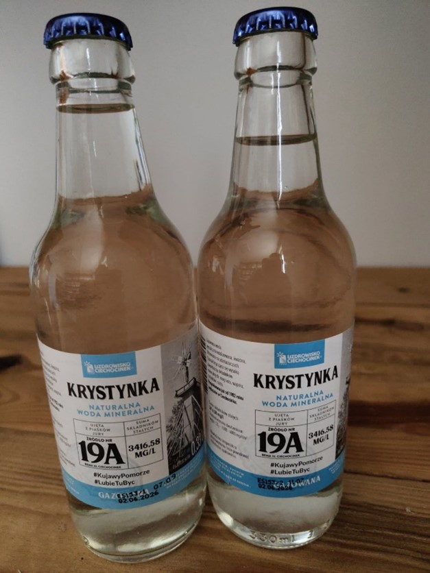 KRYSTYNKA naturalna woda mineralna gazowana, 330 ml – Ciała obce
