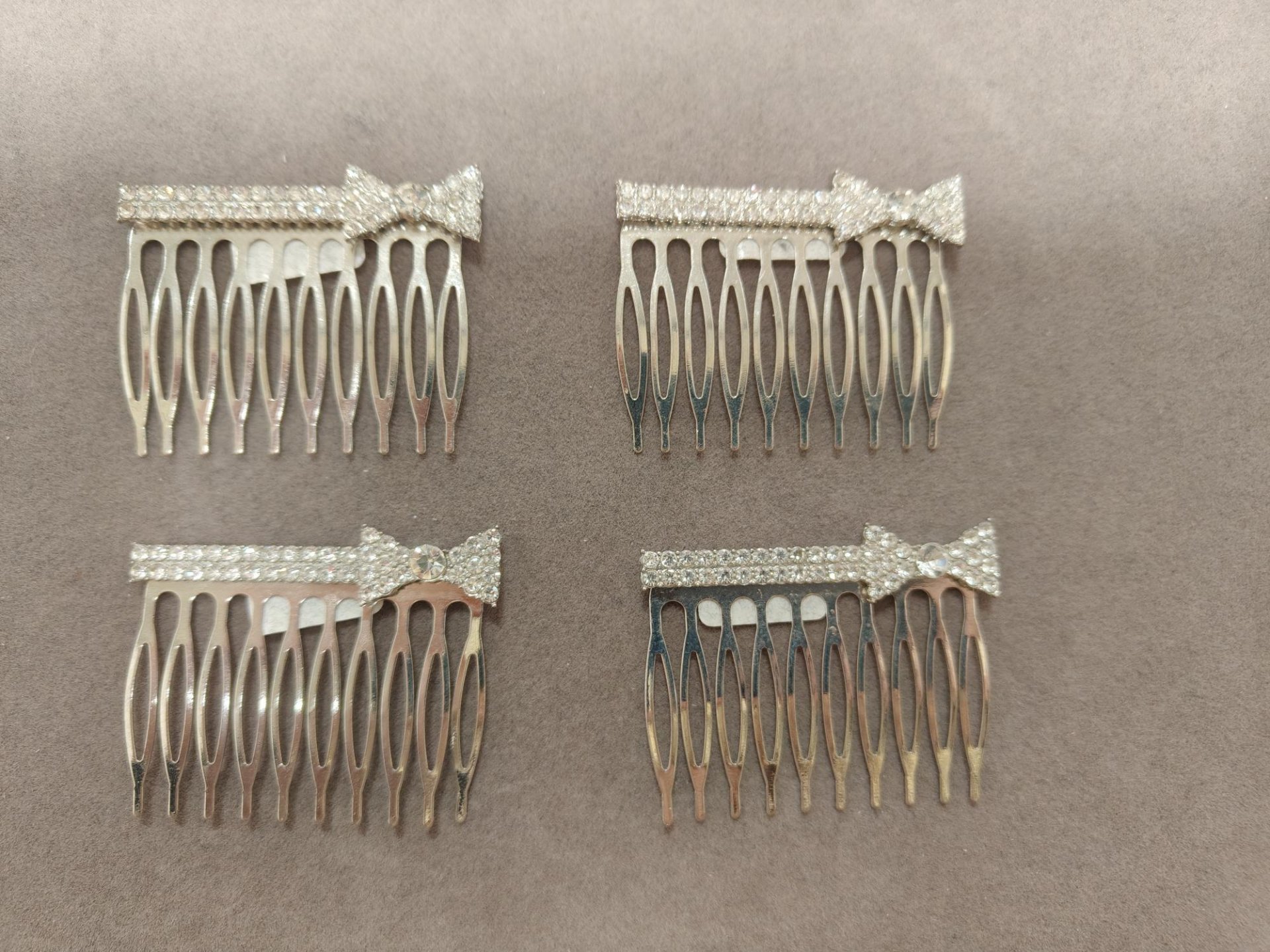 Metal hair comb with bow