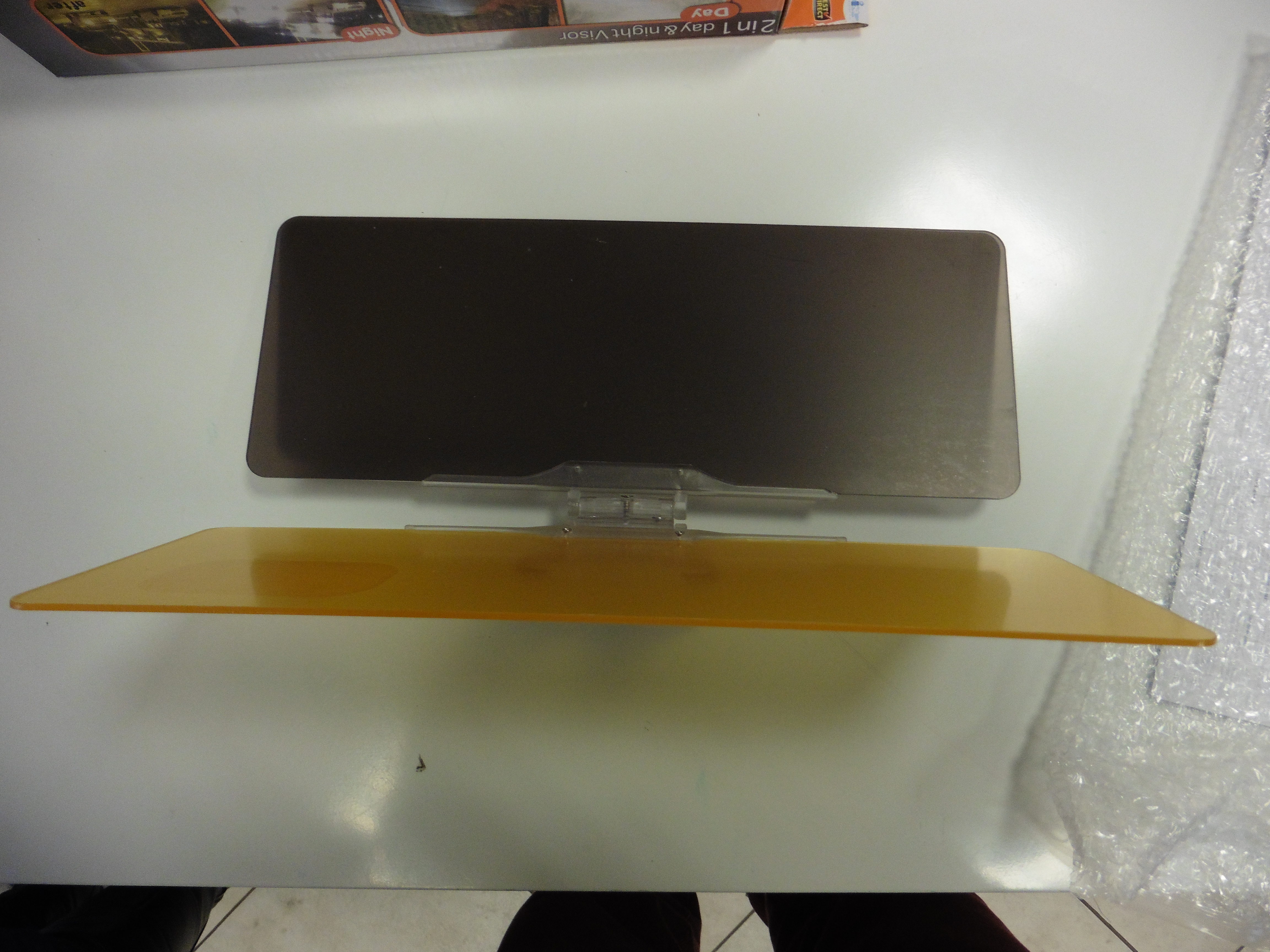 Osłona przeciwsłoneczna 2 w1 "WIZ CLEAR HD CAR VISOR" – Ciała obce